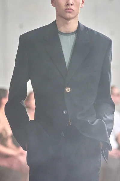 Look 12